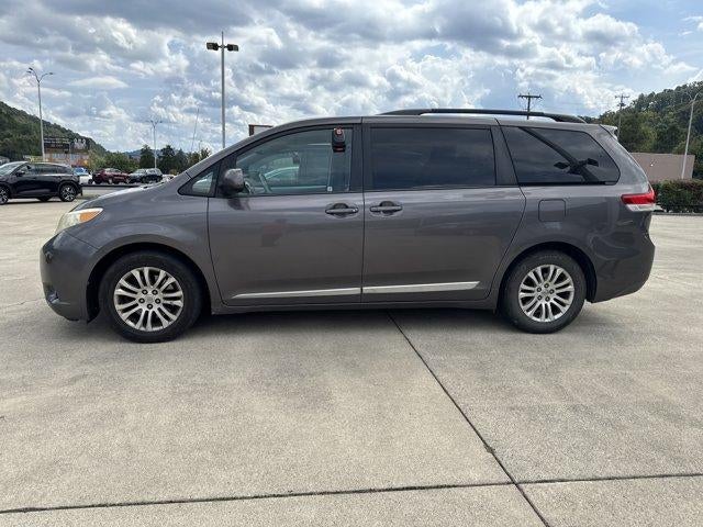 2013 Toyota Sienna 5dr 8-Pass Van V6 XLE FWD (Natl)