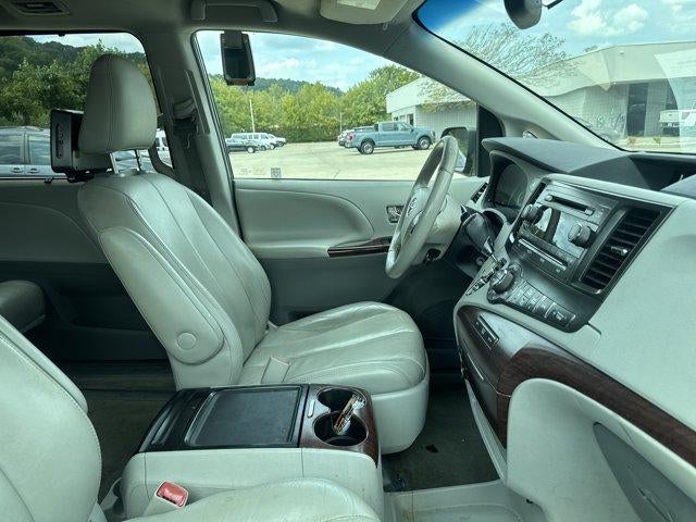 2013 Toyota Sienna 5dr 8-Pass Van V6 XLE FWD (Natl)